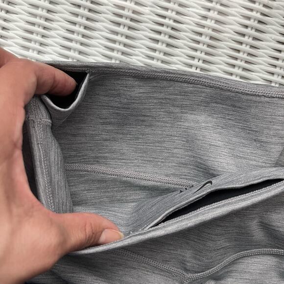 Nike Heather gray capri leggings, mid-rise, hidden small pockets, Soft, size L - Picture 5 of 8